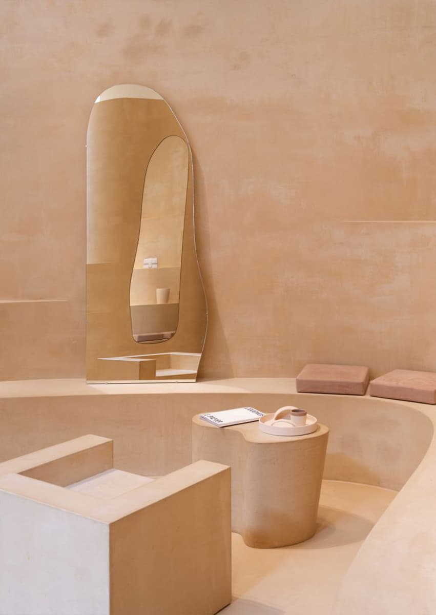 Бутик Jacquemus в лондонском универмаге Selfridges, AMO. Фото: Льюис Рональд