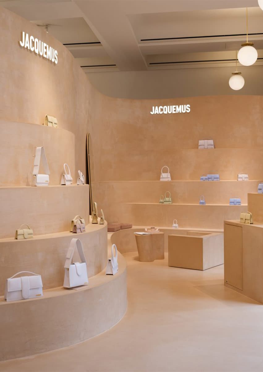 Бутик Jacquemus в лондонском универмаге Selfridges, AMO. Фото: Льюис Рональд