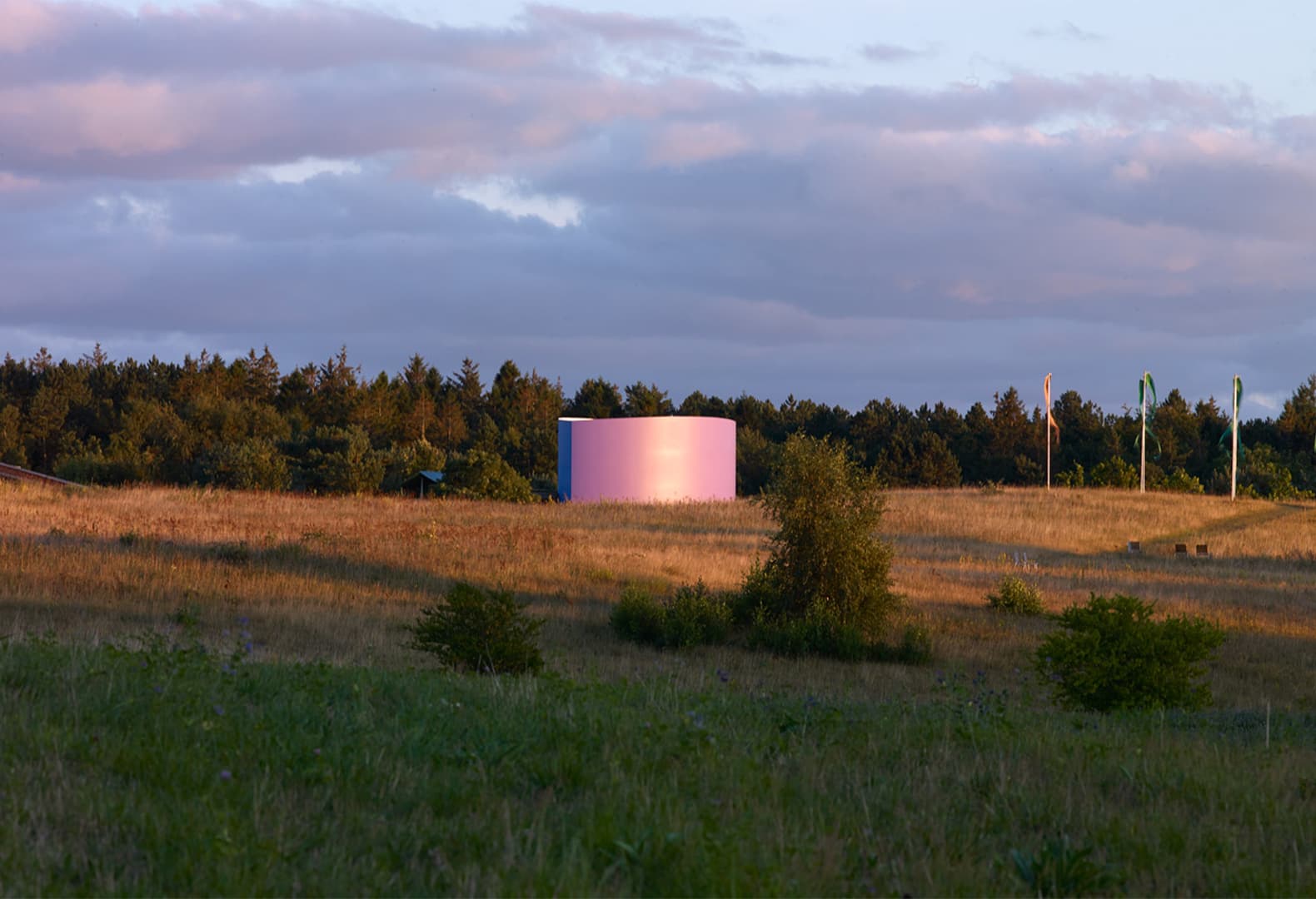 Павильон The Triple Folly для бренда Kvadrat - проект архитектурного бюро Caruso St John Architects. Фото: Ник Тенвиггенхорн