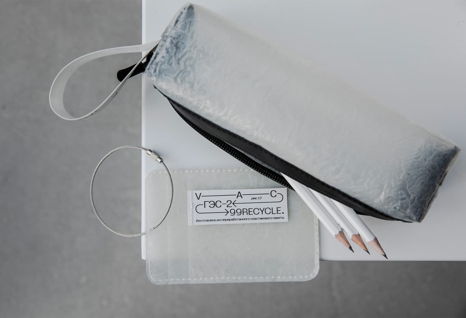 Пеналы и картхолдеры из пакетов для Дома культуры «ГЭС-2». Фото: Анна Тодич