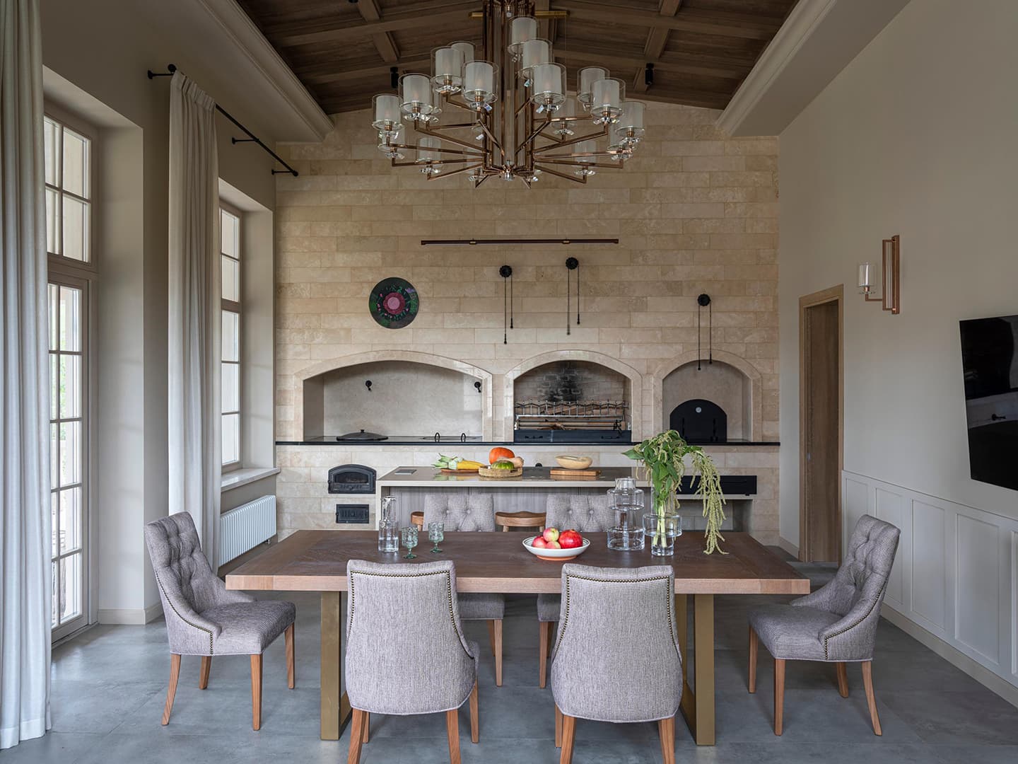 Уютный интерьер беседки с печным комплексом – проект Янины Филипповой