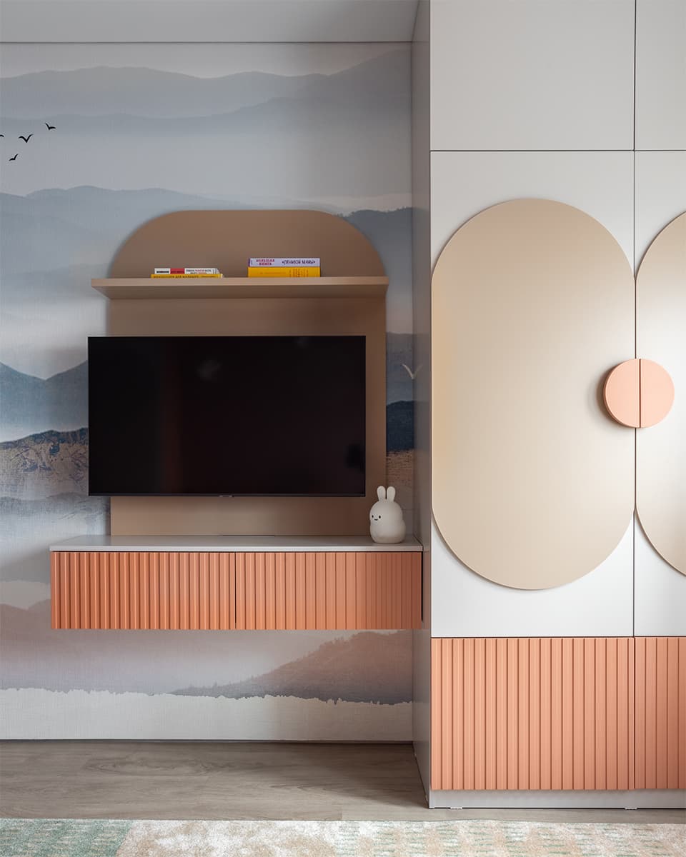 Темный интерьер с необычной планировкой и игрой отражений – проект Ольги Богдановой