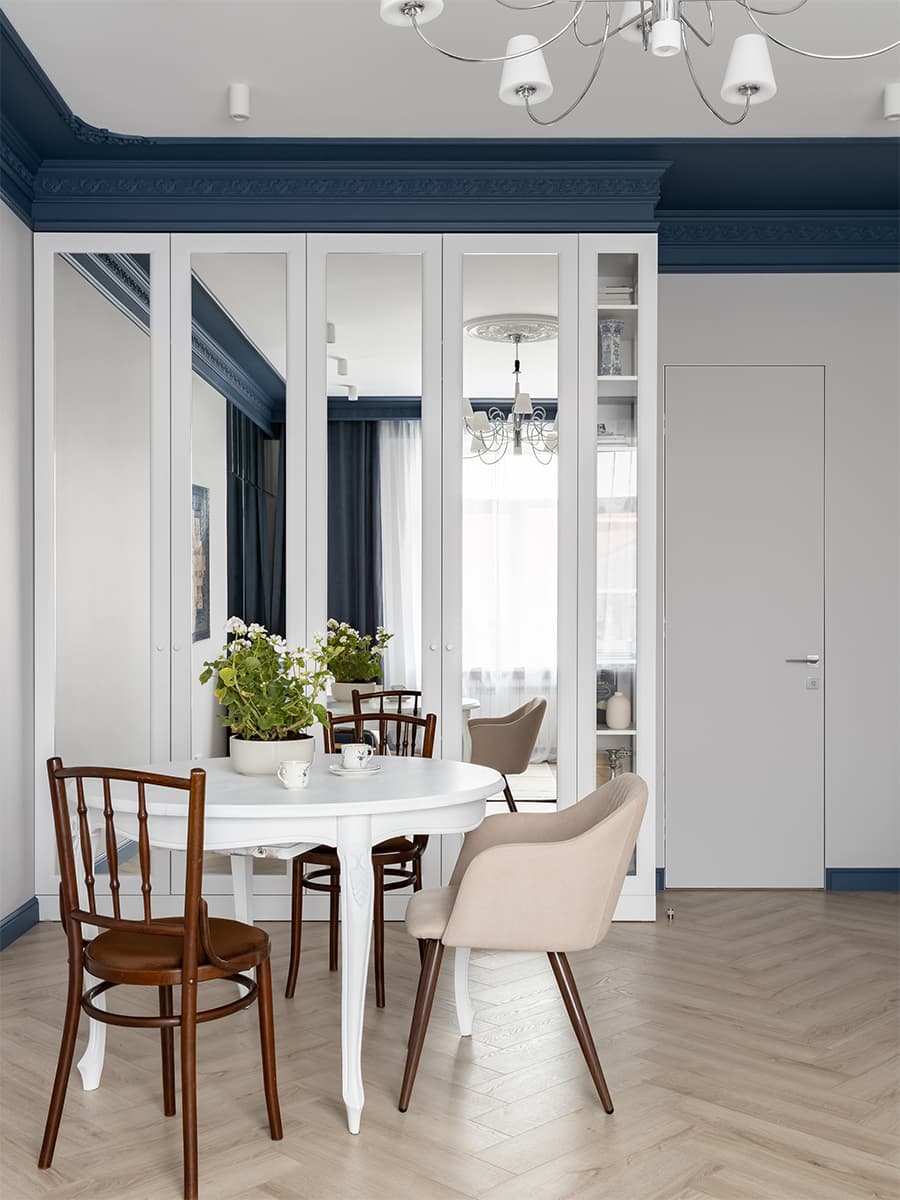 Холодные тона и эклектичная мебель в интерьере семейной квартиры – проект Яны Петровой