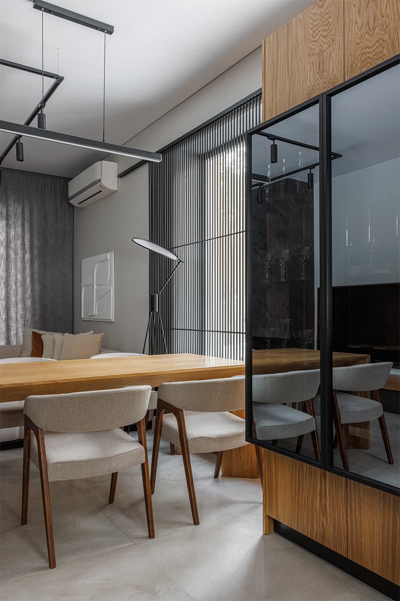 Расслабляющий интерьер загородного дома с видом на сосны – проект Design Buro Marsala