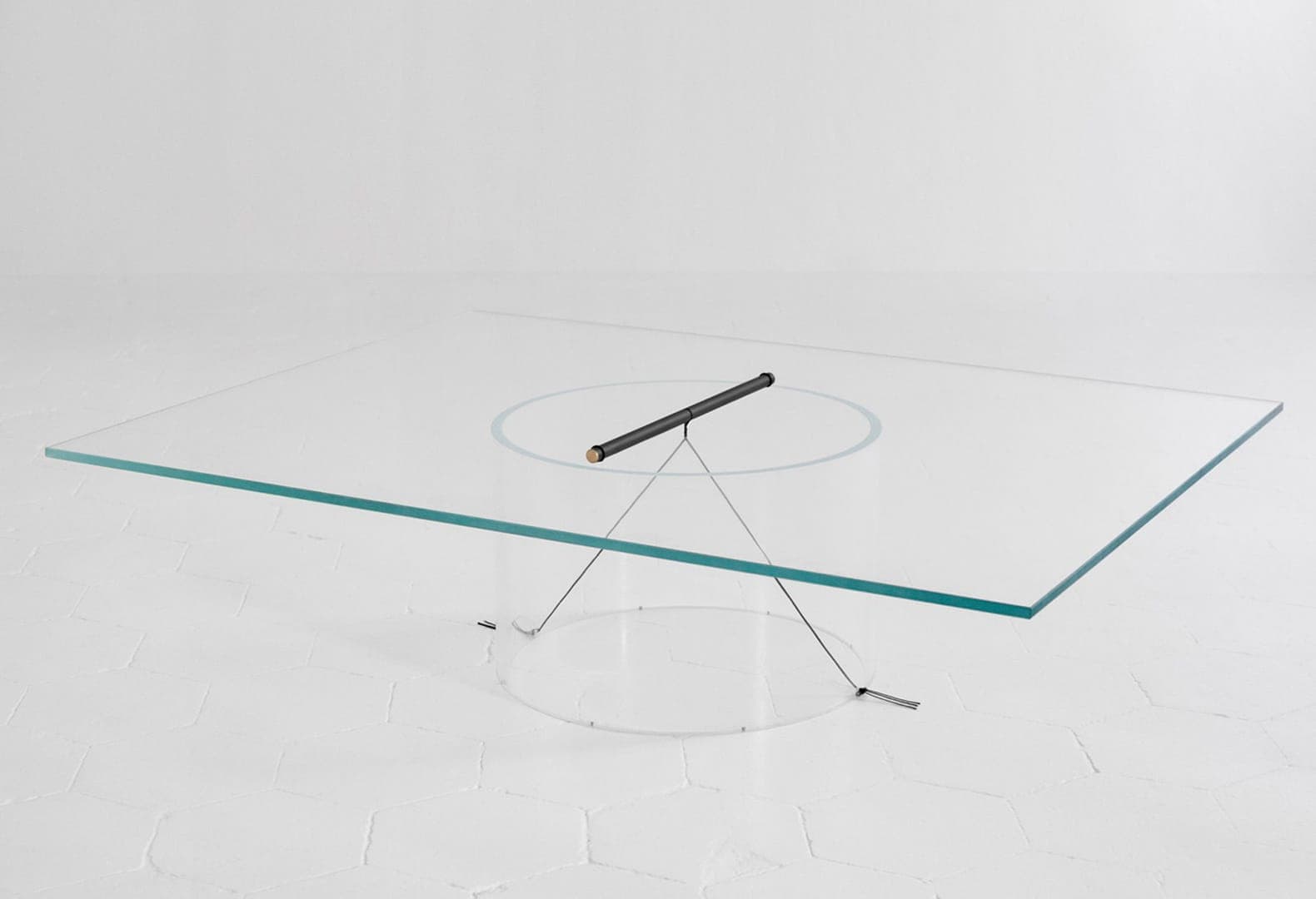 Низкий столик Equilibrium для Galleria Rossana Orlandi. Фото: Giulia Piermartiri