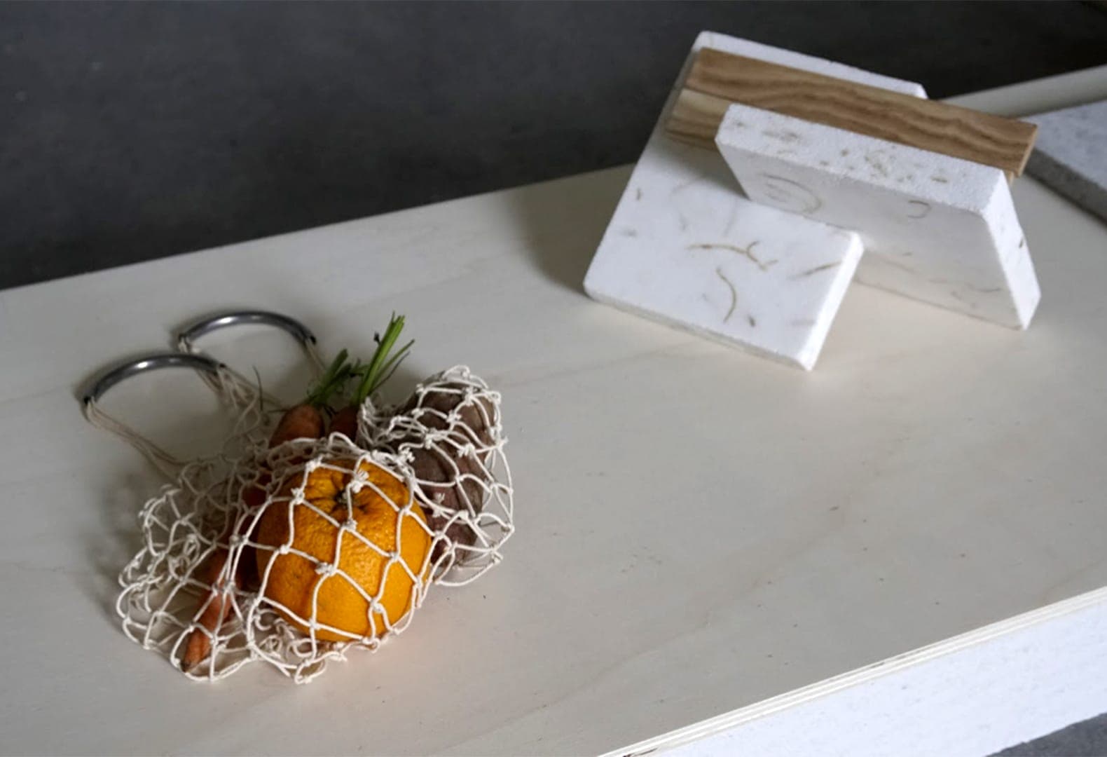 Шкаф из соляных блоков для хранения продуктов питания. Димитри Сузана