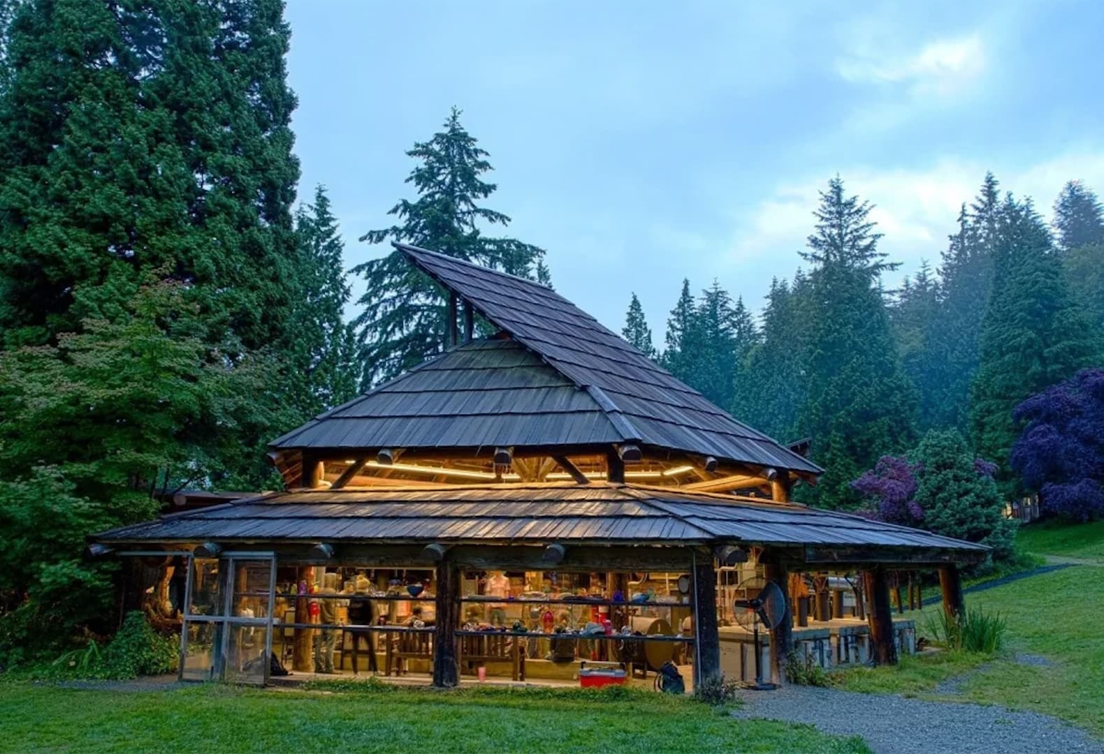 Pilchuck Glass School, Стэнвуд, Вашингтон (США). Фото: Pilchuck Glass School
