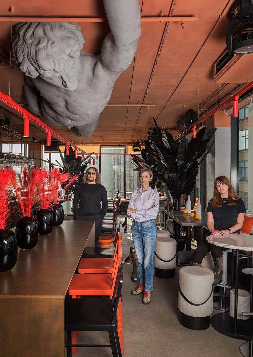 Скульптура Давида в интерьере APR.L BAR («Квартира с видом»). ARCHPOINT