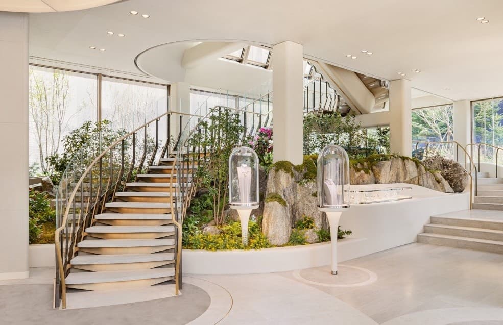 Сеульский бутик Van Cleef & Arpels по проекту студии Jouin Manku Сеульский бутик Van Cleef & Arpels по проекту студии Jouin Manku